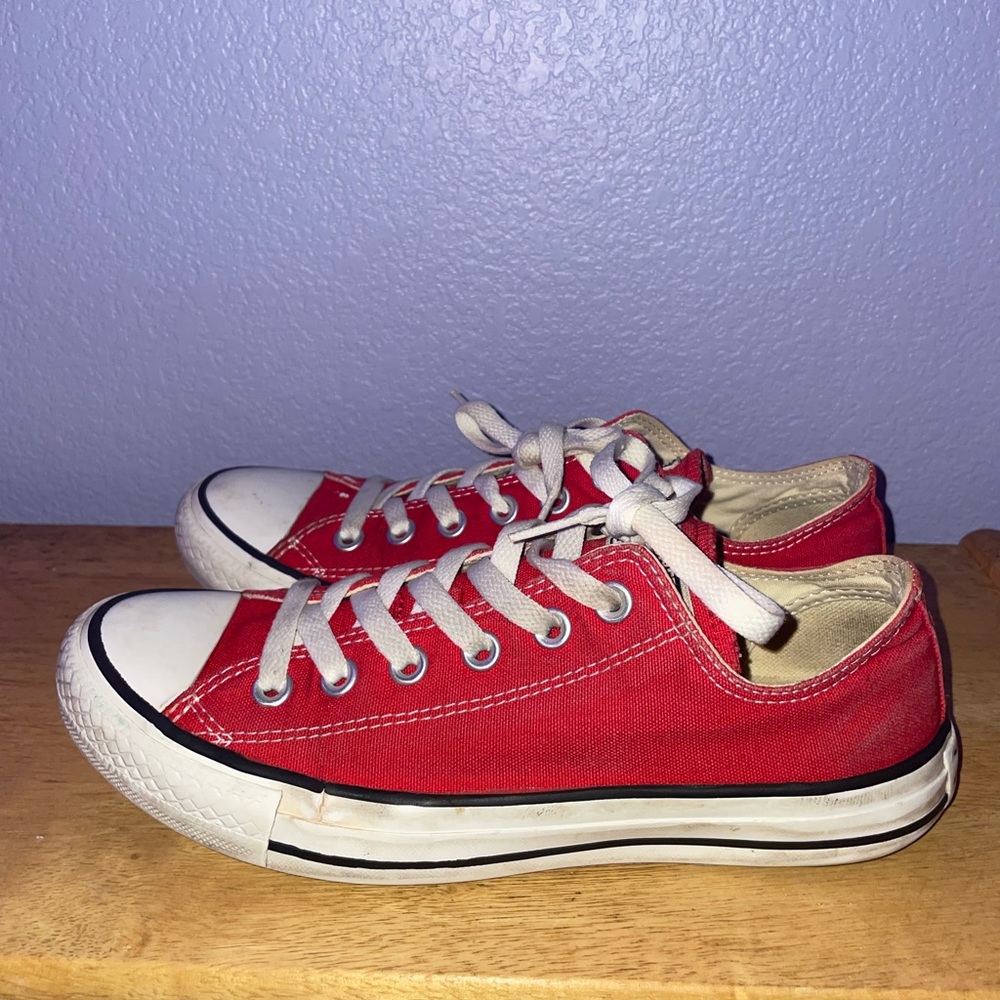 Red low top converse